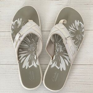 Clarks Women's Cream and Gray Floral Sandals
